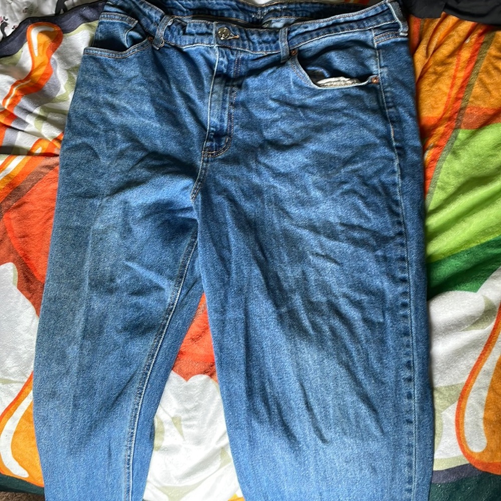 Blue jeans with distressed ankle size 18.
